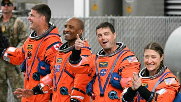 Załoga Artemis II obejrzała ten film przed..