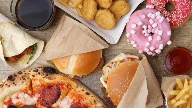 Dlaczego nie możemy oprzeć się fast foodom? Jest..